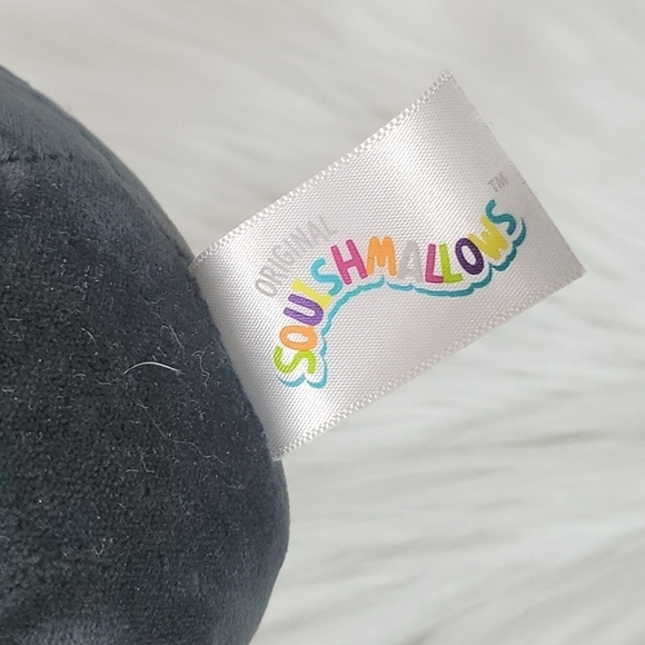 Squishmallows CANADA CHRISTMAS EXCLUSIVE Luna the Penguin Santa Plush Stuffed 5" - Picture 7 of 9